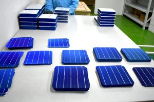 EL EFECTO FOTOVOLTAICO Y LA CELDA SOLAR: LA RAÍZ DE NUESTRA INDUSTRIA EL EFECTO FOTOVOLTAICO Y LA CELDA SOLAR: LA RAÍZ DE NUESTRA INDUSTRIA