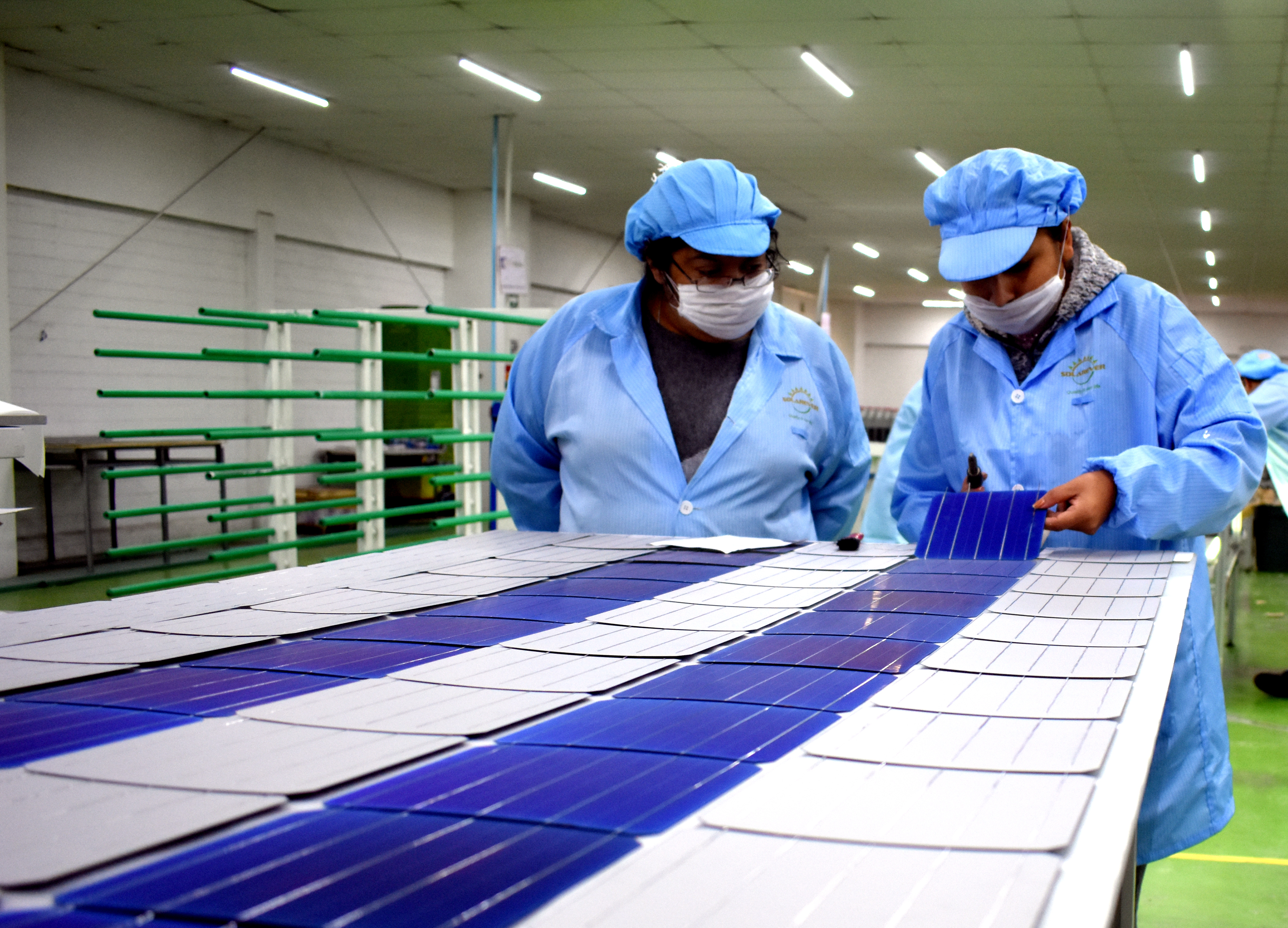 EL EFECTO FOTOVOLTAICO Y LA CELDA SOLAR: LA RAÍZ DE NUESTRA INDUSTRIA
